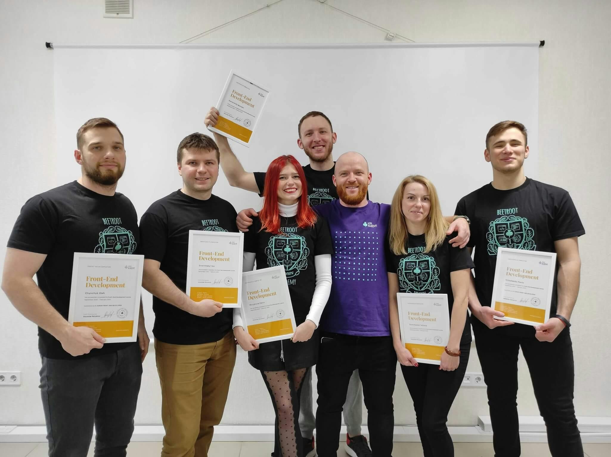 Oleksandr Ratushnyi I present certificates to students in 2020